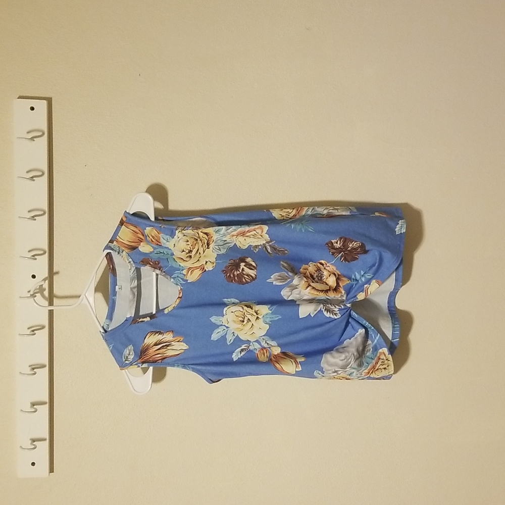 Blue floral top